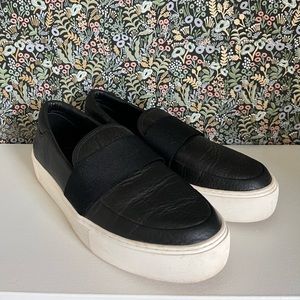 Ugg Women’s Chayze slip-on leather sneaker